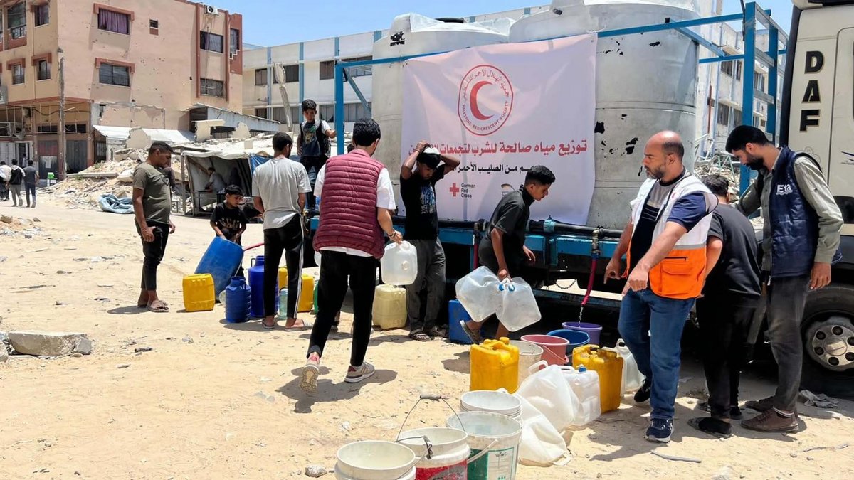 Trinkwasser für die Bewohner von Gaza: Die Wassertanks wurden mit Unterstützung des DRK installiert. Foto: Palästinensischer Roter Halbmond
