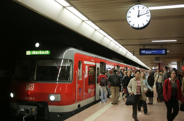 Gefährlicher Andrang auf Stuttgarts Schnellbahn. Foto: DB