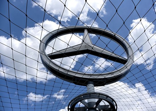 Der Stern des "integrierten Konzerns" auf dem Dach des Bahnhofsturms.