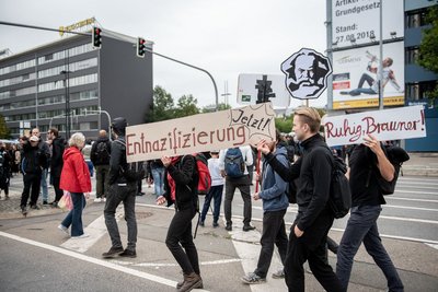Mit "Herz statt Hetze" gehen sie in Chemnitz gegen Rechts auf die Straße.