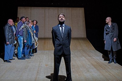 In "Herakles Kinder" bleiben Profi- und Laienschauspieler getrennt. Foto: Julian Marbach/Staatstheater