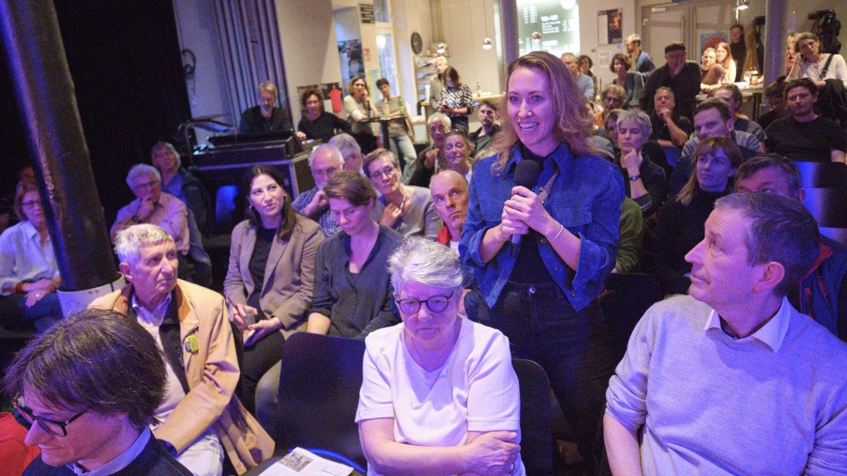 Fragen aus dem Publikum: vom Detail vor der eigenen Haustür bis zum "Think big" der Superblock-Idee. Rechts Bernhard Mellert (Grüne), Bezirksvorsteher Stuttgart West. Fotos: Joachim E. Röttgers