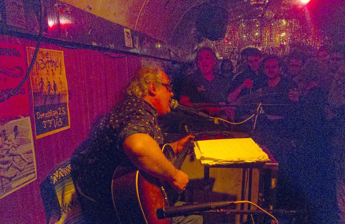 Der alte Umbauwagen B3YG am Inneren Nordbahnhof und sein Haus- und Stargast Dr. Eugene Chadbourne, 2013. Foto: Lisa Biedlingmaier