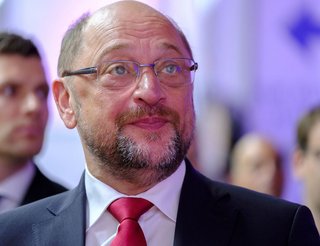 Musste seinen Mitgliedern die große Kehrtwende schmackhaft machen: SPD-Chef Martin Schulz.