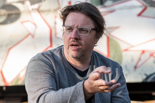 Erfahren im Versetzen von Waggons: Architekt Matthias Knöller.