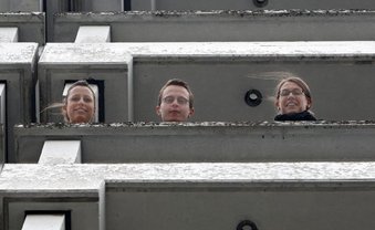 Hoch die Internationale Freisitz-Solidarität!