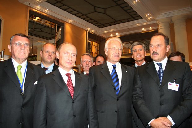 Russland-Fans 2006 bei der IHK München: Klaus Mangold, Wladimir Putin, Edmund Stoiber und Metro-Chef Erich Greipl (von links). Foto: Andrea Schneider-Leichsenring