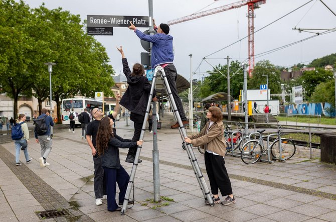 Gemeinschaftsaufgabe Schilderhängung. Gemeinschaftsaufgabe Schilderhängung.