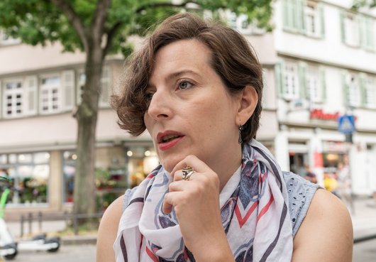 "Du erreichst nichts und das immer wieder", sagt Dolores Veledar-Peric, die Migrant:innen aus der LSBTTIQ+-Community unterstützt.