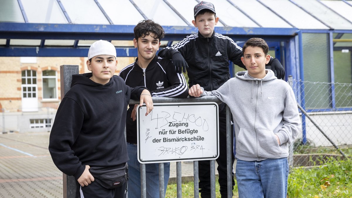 Die Schüler Fatih, David, Sadik und Musa setzen sich für die Freiheit ein. Foto: Julian Rettig