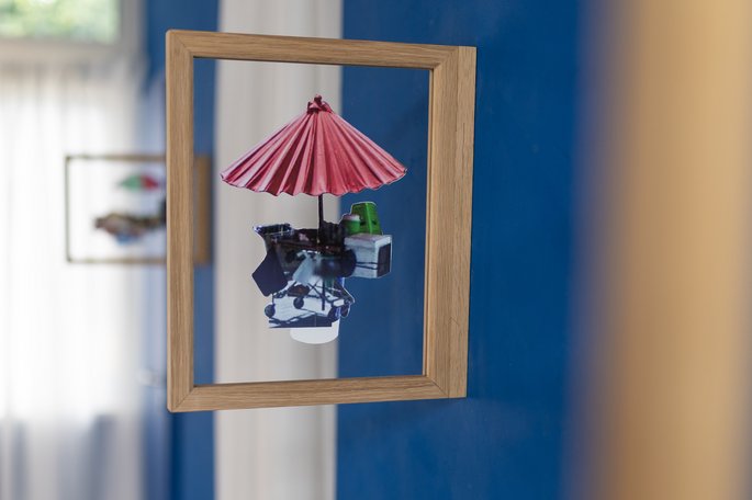 Das Künstlerduo Hernández/Tobón zeigt dort derzeit die Ausstellung "Toldo", Sonnendach.