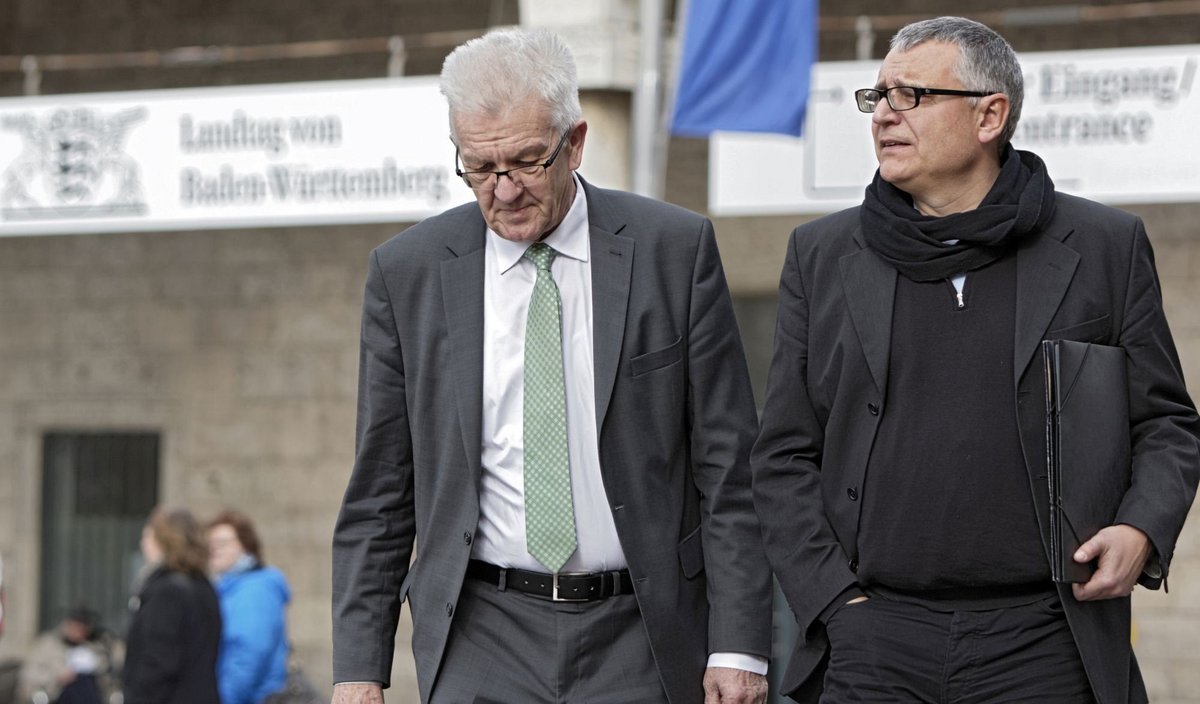 Regimemäßig war da wohl der Wurm drin: Winfried Kretschmann und Regierungssprecher Arne Braun. Foto: Joachim E. Röttgers