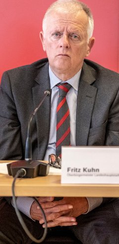Inwieweit hat OB Kuhn seine Finger im Spiel? Foto: Joachim E. Röttgers