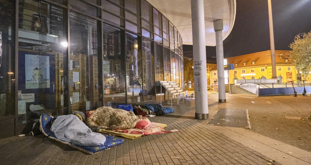 Wer keine bezahlbare Wohnung hat, braucht halt andere warme Orte. Foto: Joachim E. Röttgers