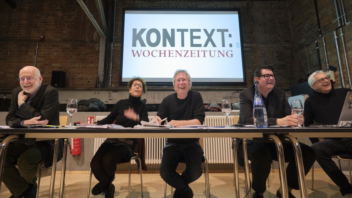 Rauschenberger und der Vorstand bei der Kontext-Mitgliederversammlung 2024 (von links): Anni Endress (Vorsitzende), Michael Schulze, Frank Böhringer, Jürgen Klose.