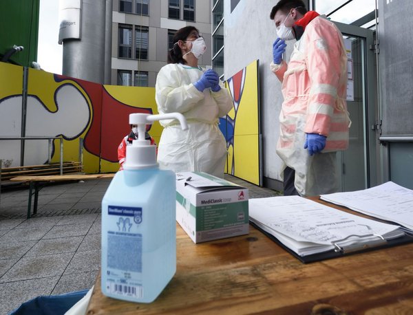 Ausreichend Schutzausrüstung? Corona-Ambulanz des Klinikums Stuttgart. Ausreichend Schutzausrüstung? Corona-Ambulanz des Klinikums Stuttgart.