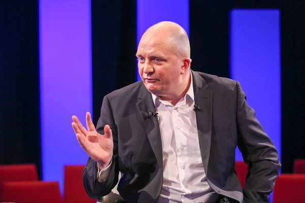 Juryvorsitzender Jörg Thadeusz äußert sich abfällig über "irgendwelche Zausel-Buchhandlungen". Foto: Marcus Harzem/Flickr, CC BY 2.0