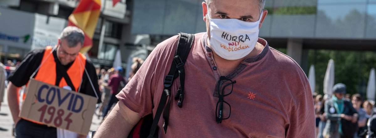 'Hurra, wir verblöden'