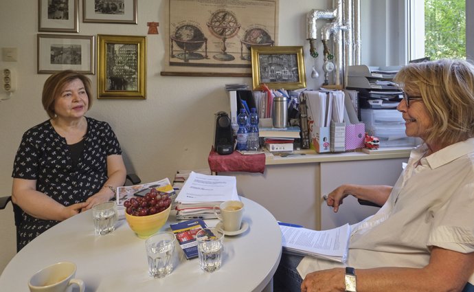 Havva Engin im Gespräch mit Kontext-Redakteurin Susanne Stiefel.