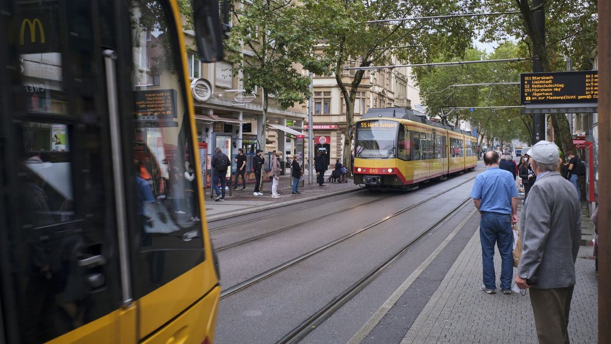 In der Kaiserstraße hingegen sollen die Straßenbahnen unter die Erde kommen, die Haupteinkaufsstraße soll dann zur Flaniermeile werden.
