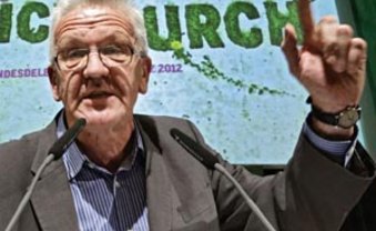 Retter sucht Kompass