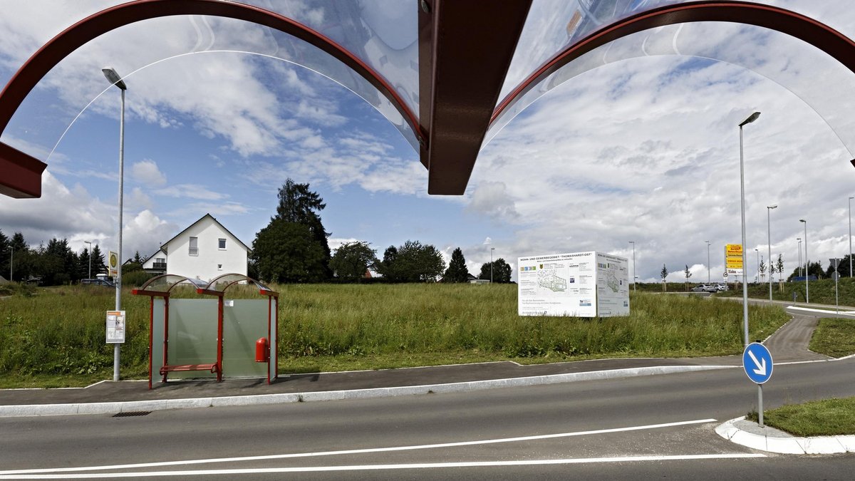 Keine Mobilitätswende, nirgends: Wo seit jeher kaum ein Bus fährt, bleiben die Haltestellen auch künftig verwaist. Fotos: Joachim E. Röttgers