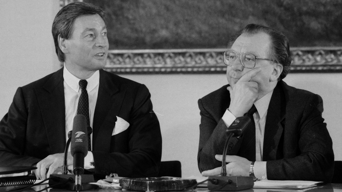 Lothar Späth (rechts) und Alfred Herrhausen, Sprecher der Deutschen Bank, im Jahr 1989. Foto: Joachim E. Röttgers