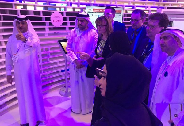 Reisemarschallin der Koalition: Katrin Schütz (Mitte) kam immer mal wieder nach Dubai, hier 2017 zur Messe Arab Health. Foto: Wirtschaftsministerium BW