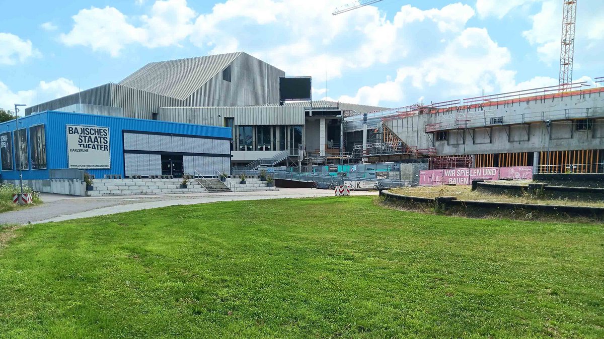 Das Karlsruher Staatstheater: Baustellen innen und außen. Foto: Florian Kaufmann