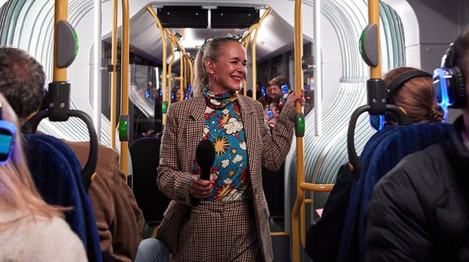 Kathrin Hildebrand als Reiseleiterin.