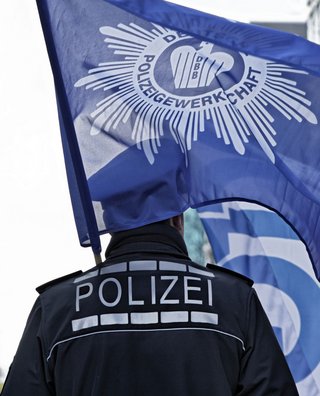 Die Polizeigewerkschaft bleibt auch lieber anonym. 