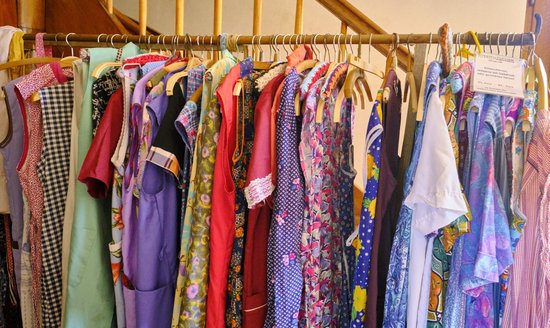 Die Kittelschürze erspart das Nachdenken übers tägliche Outfit.