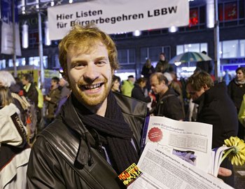 Bürgerbegehren LBBW mit Initiator Rockenbauch. Foto: Joachim E. Röttgers