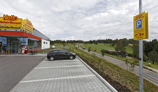 Discounter im Grünen: Netto-Filiale Thomashardt.