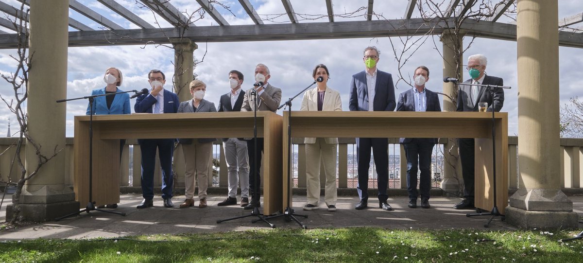Grün-Schwarz beim Sondieren. (Von links) Stefanie Bürkle, Wolfgang Reinhart, Nicole Razavi, Manuel Hagel, Thomas Strobl (CDU) mit Sandra Detzer, Andreas Schwarz, Oliver Hildenbrand und Winfried Kretschmann (Grüne). 