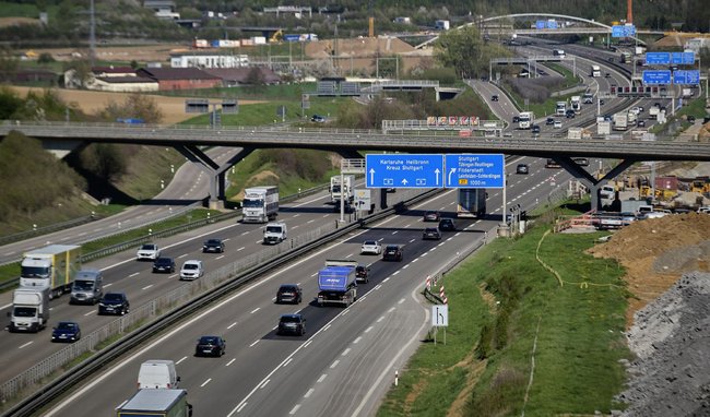 Da passen doch noch ein paar rein: Statt weniger sollen Autos nur elektrischer werden.