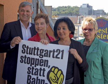 Linke-Chef Riexinger mit Wahlkämperinnen Leidig, Aparicio, Frank. Foto: Peter Fendrich