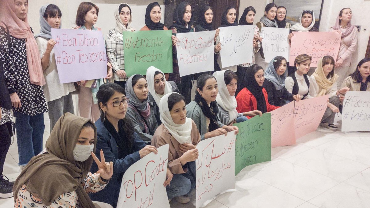 Pakistan, Herbst 2024: oppositionelle Afghaninnen, die nach Deutschland ausreisen wollen. Foto: Andreas Linder