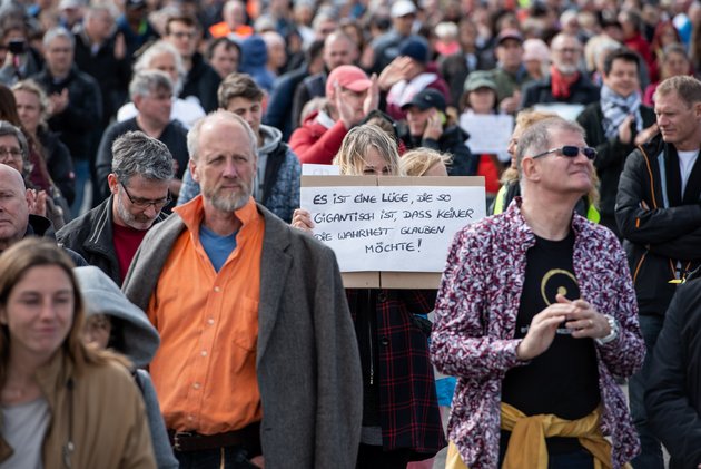 Was lässt sich gegen die Instrumentalisierung eines von allerlei Ängsten und wirren Mutmaßungen befeuerten Aufbegehrens tun?  Foto: Jens Volle