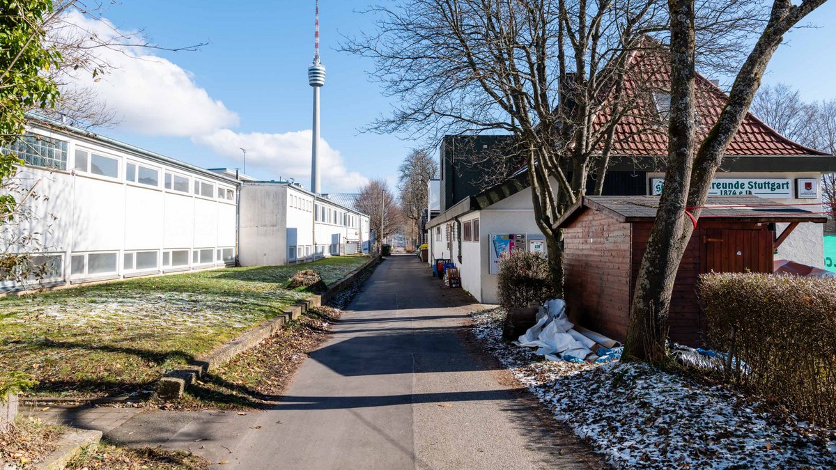 Im Königsträßle 15 in Stuttgart-Degerloch, am Rande des heutigen Sportgebiets Waldau, befand sich ein Lager, über Menge und Nationalität der hier Untergebrachten fehlen aber bislang Informationen.