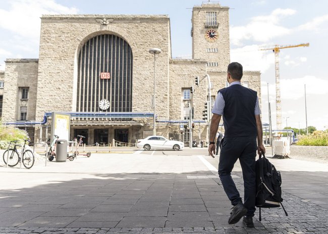Alaa 2020, auf dem Weg zur Arbeit. Alaa 2020, auf dem Weg zur Arbeit.