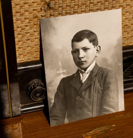 Der junge Gustav Mesmer im Sonntagshäs, 1918.