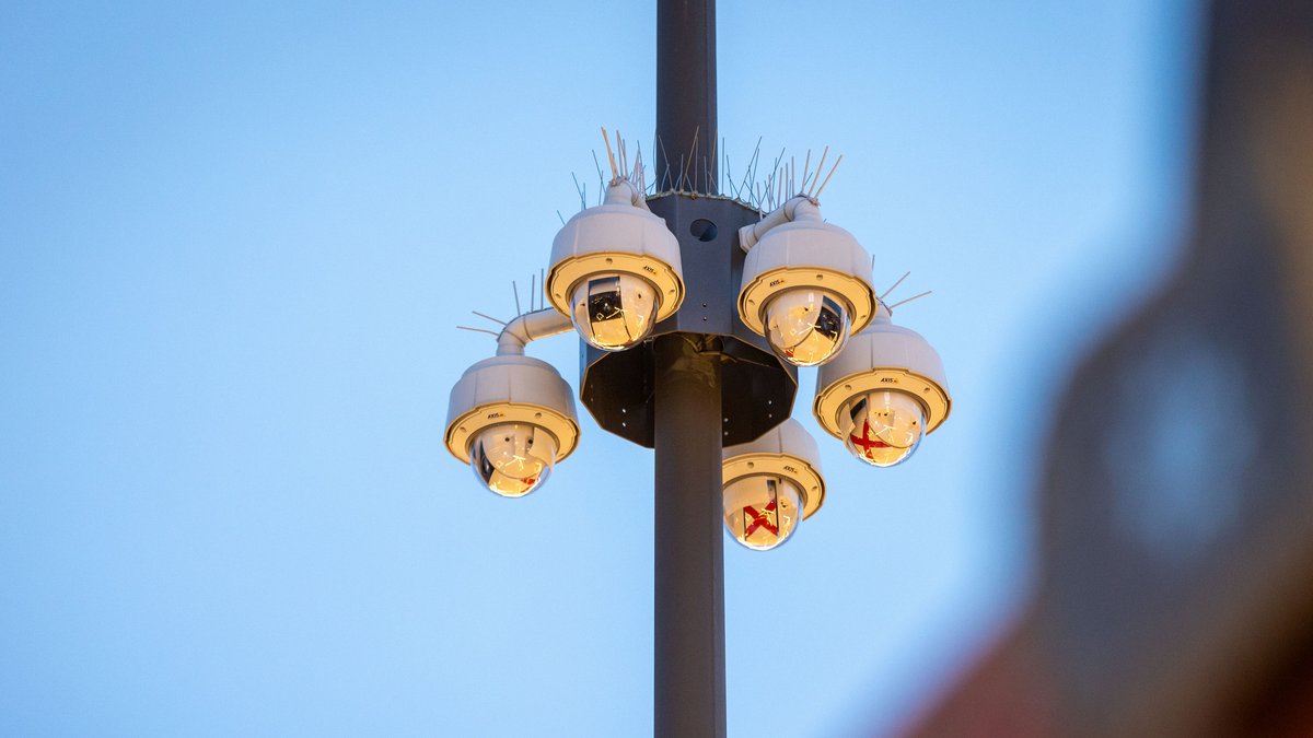 Kameras wie hier am Stuttgarter Schlossplatz dürften unter der neuen grün-schwarzen Regierung öfter zum Einsatz kommen. Fotos: Julian Rettig