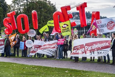 Vor der CETA-Anhörung am 30. 9. 2016 im baden-württembergischen Landtag. Foto: Joachim E. Röttgers