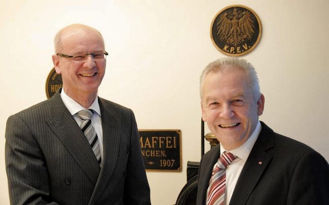 Zwei, die gerne Müsli miteinander essen: Kauder und Bahnchef Grube. Foto: Moni Marcel 
