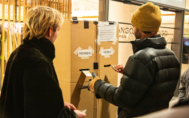 Sie versuchen sich im Geben und Nehmen.