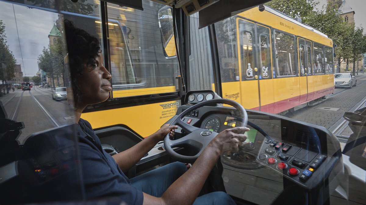 Schon vor Jahrzehnten angedacht: ein Obulus auch von Autofahrenden für Bus und Bahn. Fotos: Joachim E. Röttgers