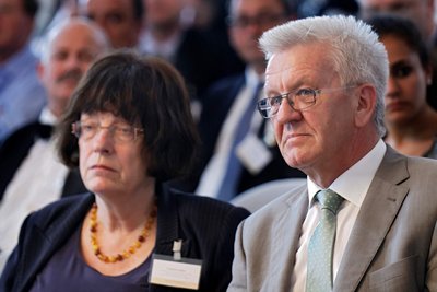 Nah dran: Erler mit Ministerpräsident Winfried Kretschmann (Grüne).