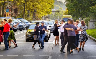 Strandbar statt Surfen auf der neoliberalen Welle