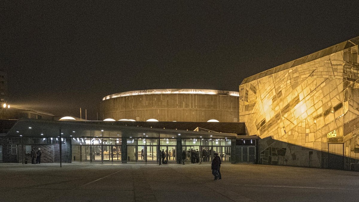 In der städtischen Stuttgarter Liederhalle kommt das rechtslibertäre Who-is-who zusammen. Foto: Joachim E. Röttgers